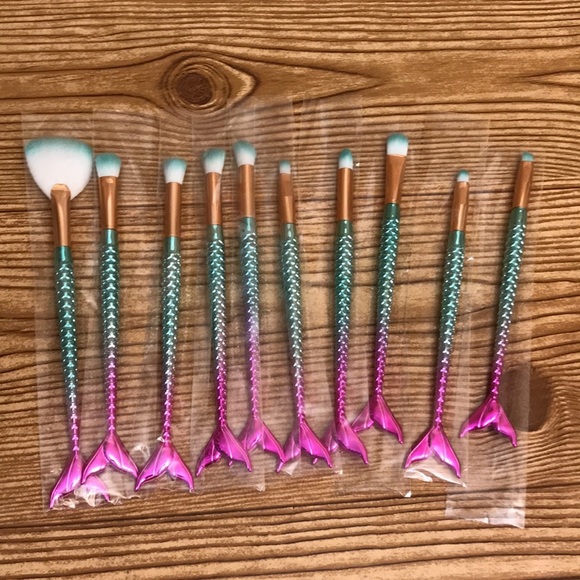 Mermaid tails colorful make up brushes bundle - Picture 1 of 6